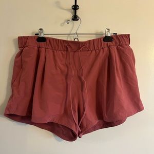 Lululemon stroll at sundown shorts